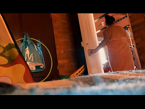 ❤️ Mój wujek idzie za mną pod prysznic, pieprzy mnie, gdy biorę prysznic. Sex at us ❌❤